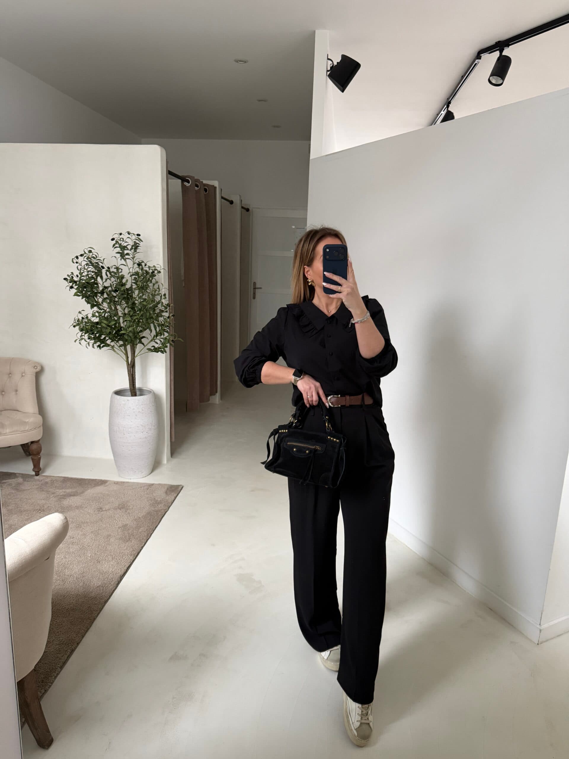 Blouse col claudine noir - photo 1