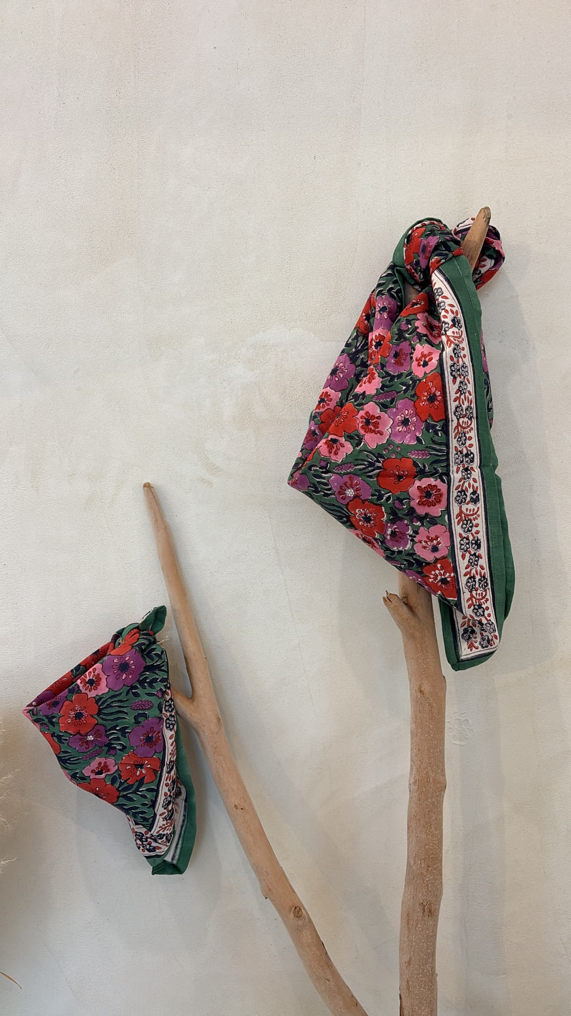 Grand foulard à motifs - photo 7