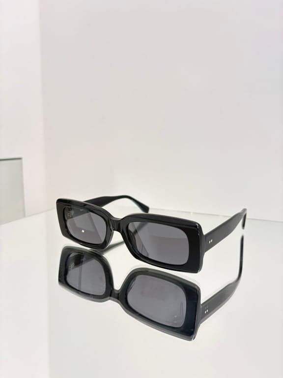 Lunettes de soleil noire - photo 1