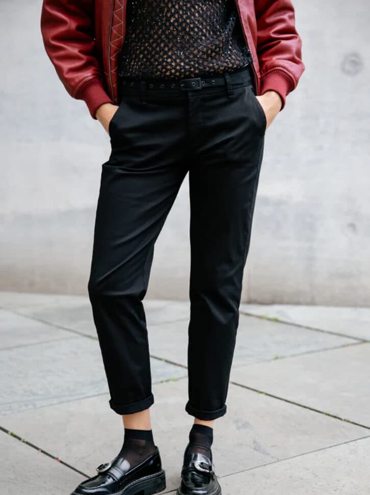 Pantalon chino noir - photo 1