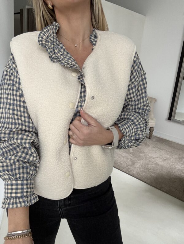 Blouse à carreaux bleu et beige – Image 2