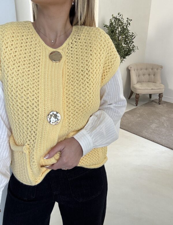 Gilet grosse maille sans manches jaune – Image 2