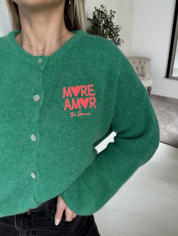 Gilet vert brodé « More Amor So Dress » – Image 2