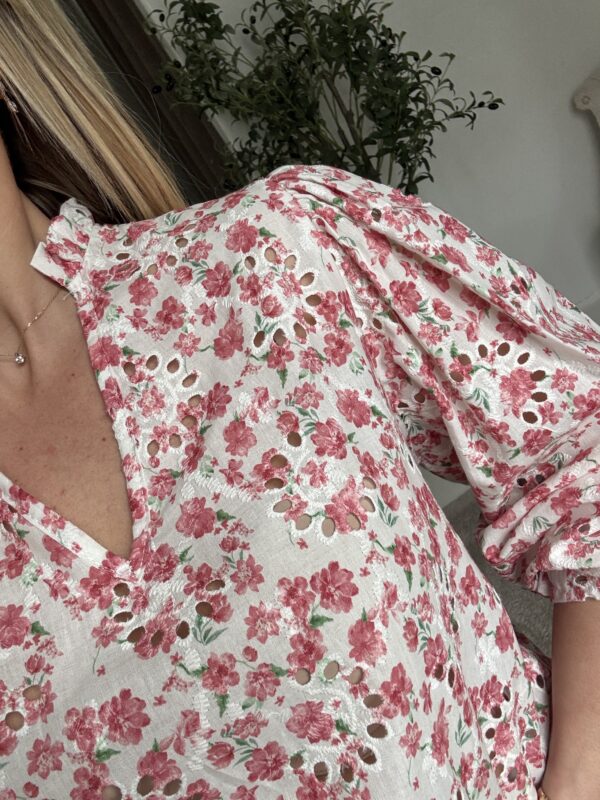 Blouse fleurie effet dentelle – Image 2