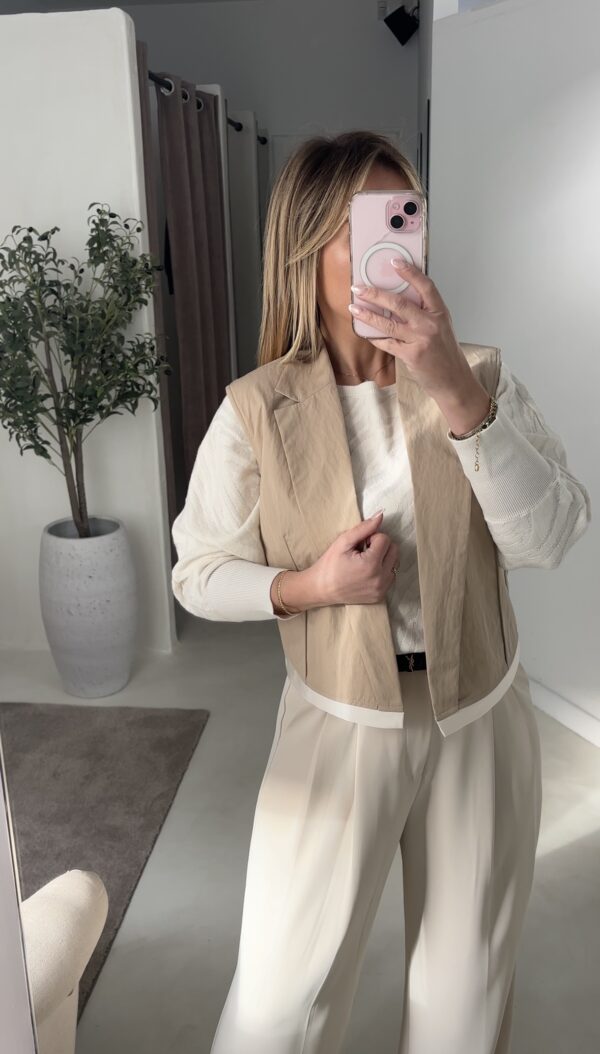 Gilet sans manches en coton avec finitions contrastantes – Image 2