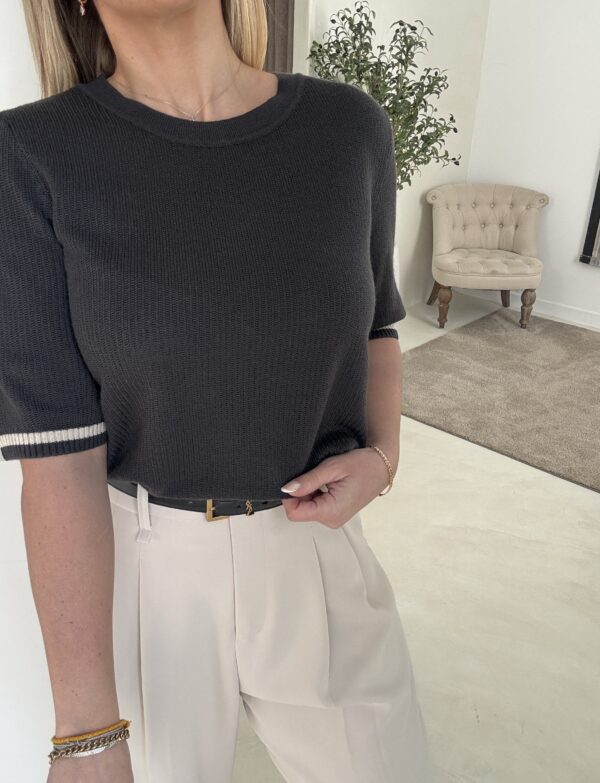 Pull côtelé à col rond et manches courtes – Image 2