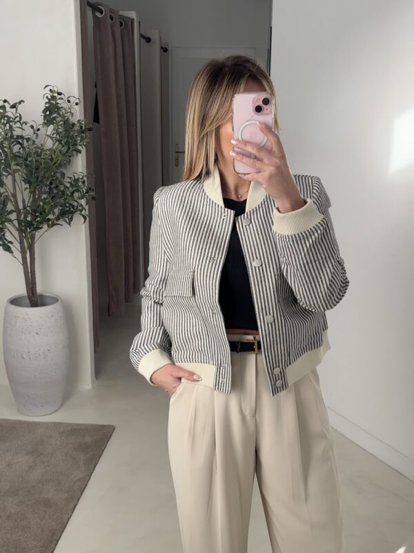 Veste bomber à rayures bleues et beiges