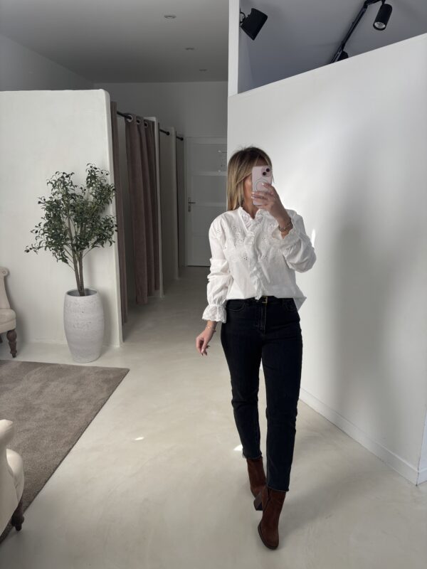 Blouse blanche détail dentelle