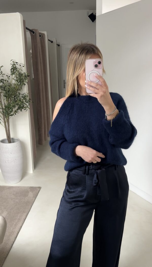 Pull Bleu Marine à Épaule Dénudée