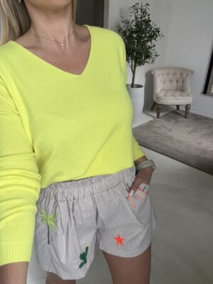 Short à rayures beige et broderies colorées