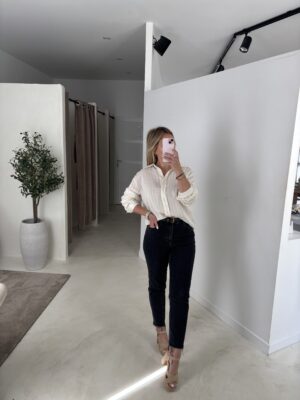 Chemise à rayures écrue, coupe droite, détails de couture