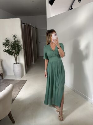 Robe longue col V verte à fentes sur les côtés