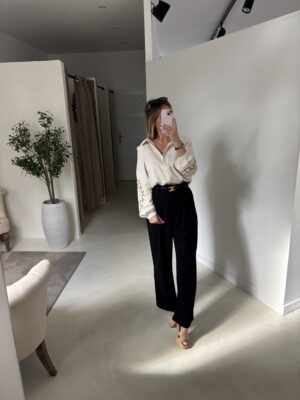 Chemise en lin beige ajourée aux manches