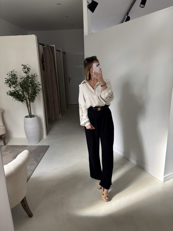 Chemise en lin beige ajourée aux manches