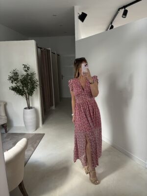 Robe longue fleurie rose détails volants aux manches