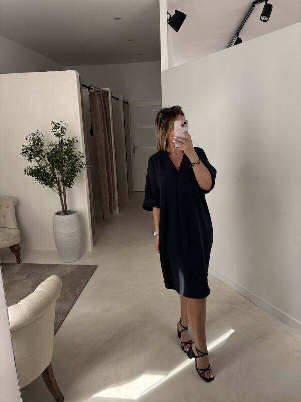 Robe fluide col V avec manches à revers grise