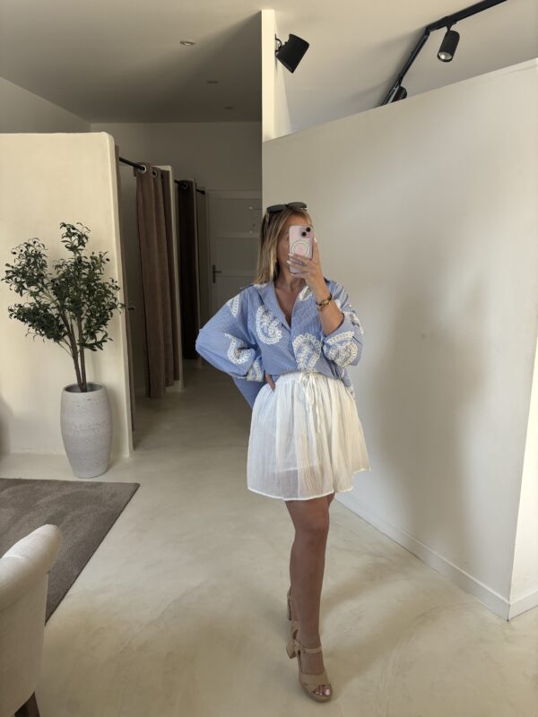 Chemise longue rayée avec broderies