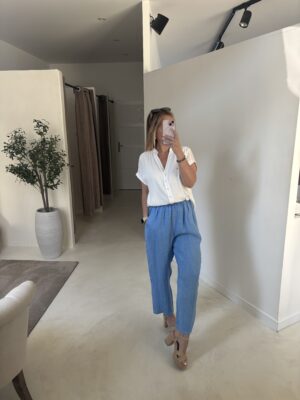 Blouse manches courtes blanche détails broderies colorées