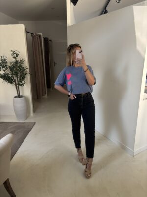 T-shirt oversize bleu gris et motif cœur amor rose