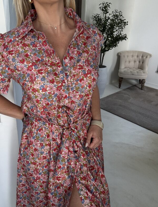 Robe chemise longue fleurie – Image 2