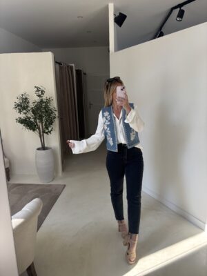 Veste en jean courte sans manches détails broderies