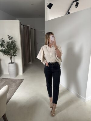 Chemise beige en lin, manches courtes évasées