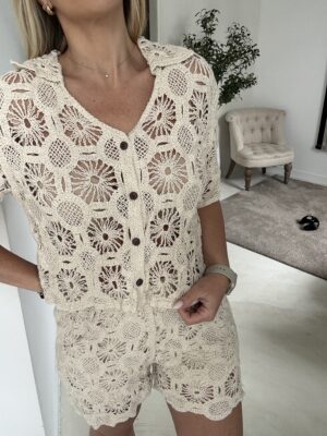 Short en crochet ajouré beige