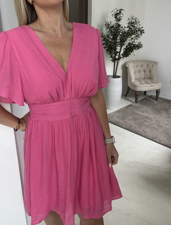 Robe courte décolleté en V rose – Image 2
