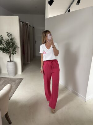 T-Shirt blanc col V, inscription « amour » et cerise