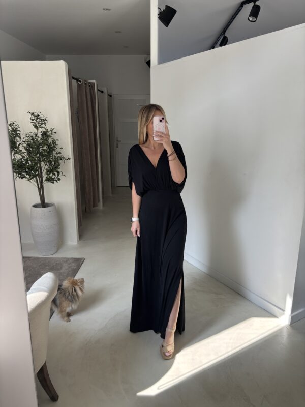 Robe longue noire col V, coupe ample – Image 2
