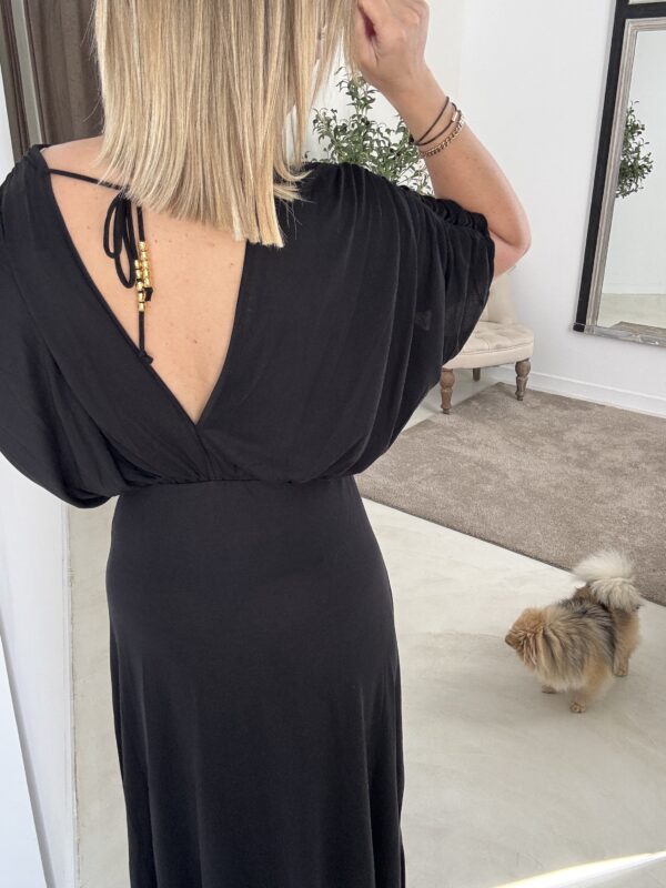 Robe longue noire col V, coupe ample – Image 3