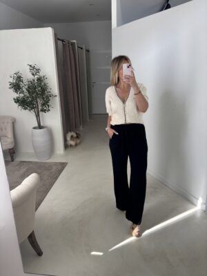 Cardigan manches courtes beige clair,  détails de couture