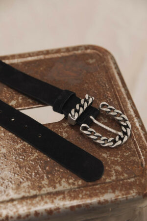 Ceinture en daim noire et boucle argentée tressée