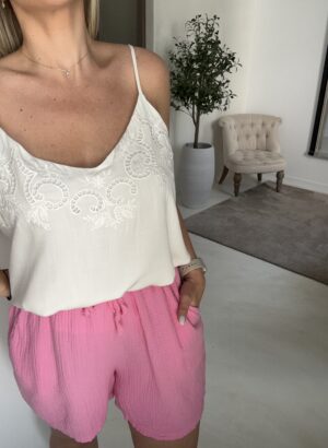 Short en gaz de coton rose