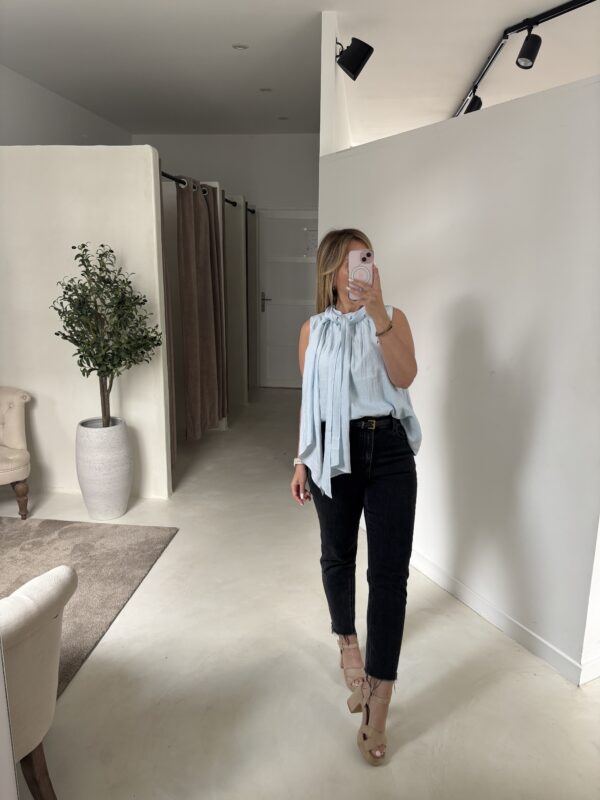 Top avec col à nouer bleu pastel – Image 2
