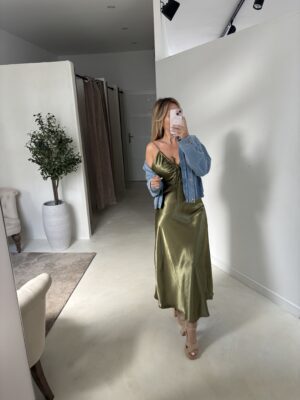 Robe longue à bretelles kaki effet satiné