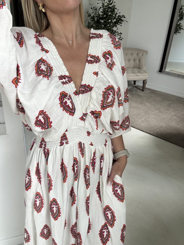 Robe longue et large col V à motifs colorés – Image 3