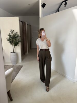 Pantalon fluide et large kaki ceinturé