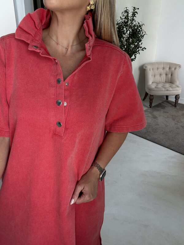 Robe manches courtes col montant rouge – Image 2