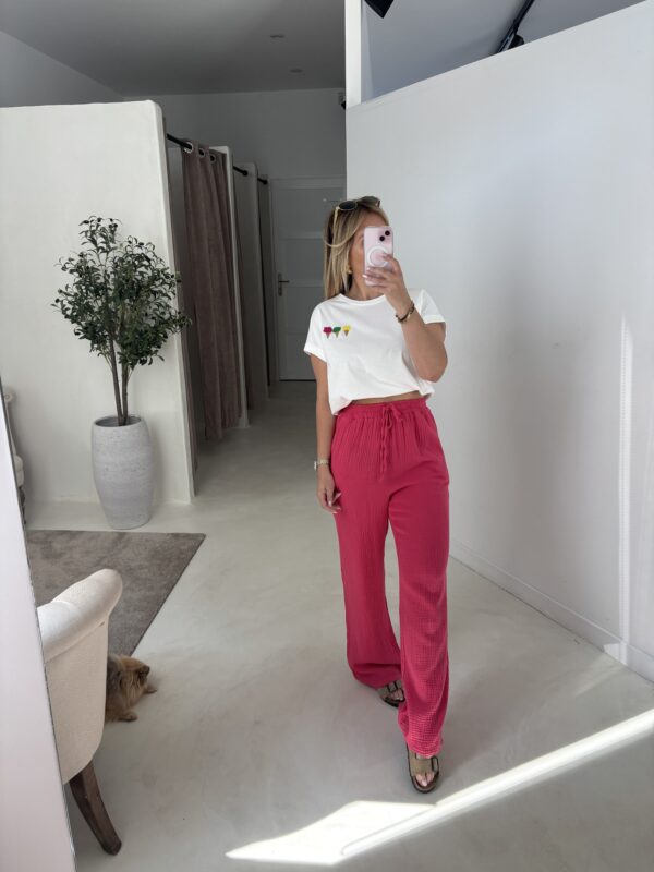 T-shirt blanc, détails broderies glaces colorées