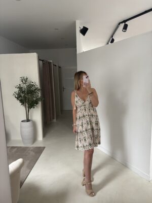 Robe courte bohème à motifs roses et verts