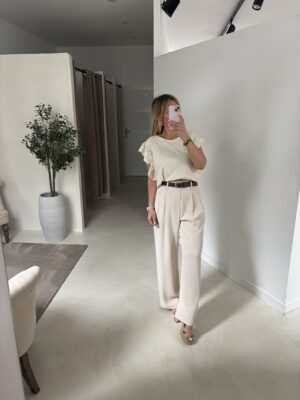 T-shirt beige avec manches à volants