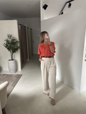Blouse orange manches courtes détail dentelle sur le col