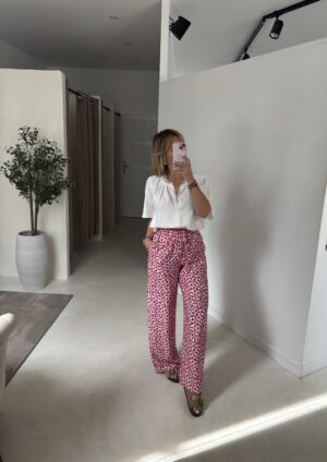 Pantalon fluide à motifs fleuris fushia