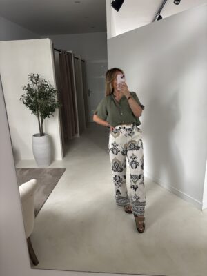 Pantalon fluide écru à motifs bohèmes