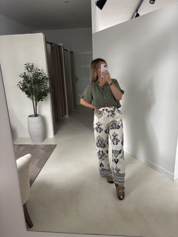 Pantalon fluide écru à motifs bohèmes