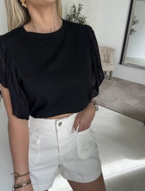 Short en jean blanc, détails poches