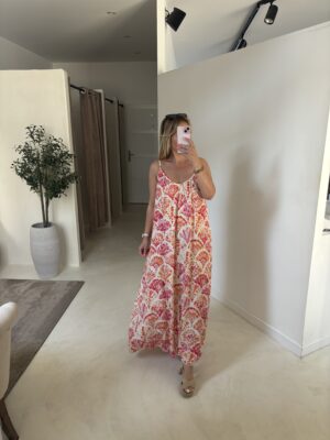 Robe fluide à bretelles et motifs