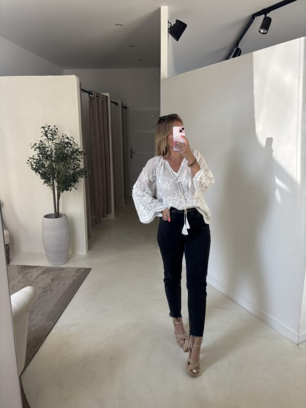 Blouse blanche bohème à nouer