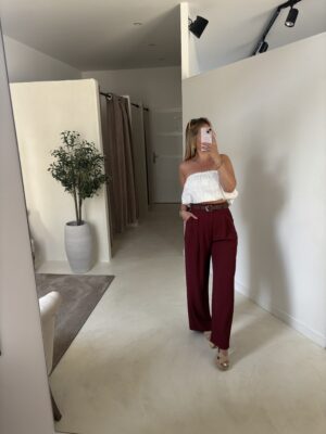 Pantalon fluide et large bordeaux ceinturé